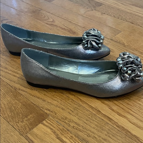 G by Guess Metallic Flats with Floral Embellishment - Picture 2 of 9